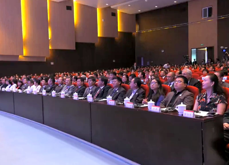 每个妇女，，，，每个儿童启动仪式