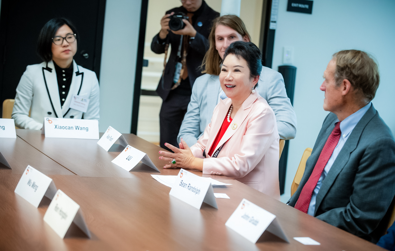 必发365集团董事局李俐加入贸促会活动