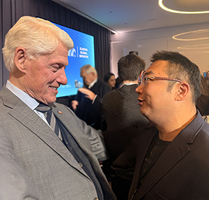 必发365集团董事局主席徐鹏应邀赴克林顿全球建议冬季聚会 共绘全球康健生长新图景